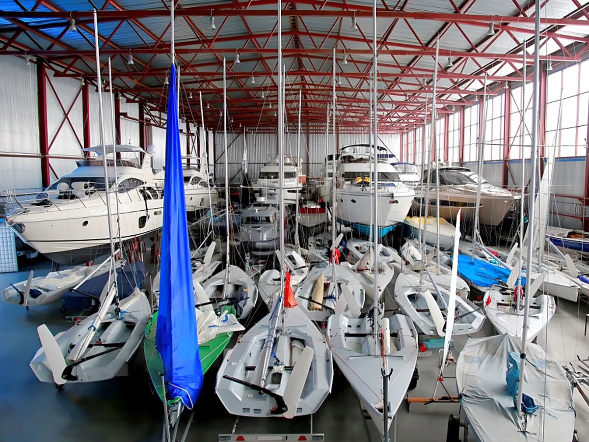 https://dhafen.com/wp-content/uploads/2023/12/yacht-club-ser2.jpeg